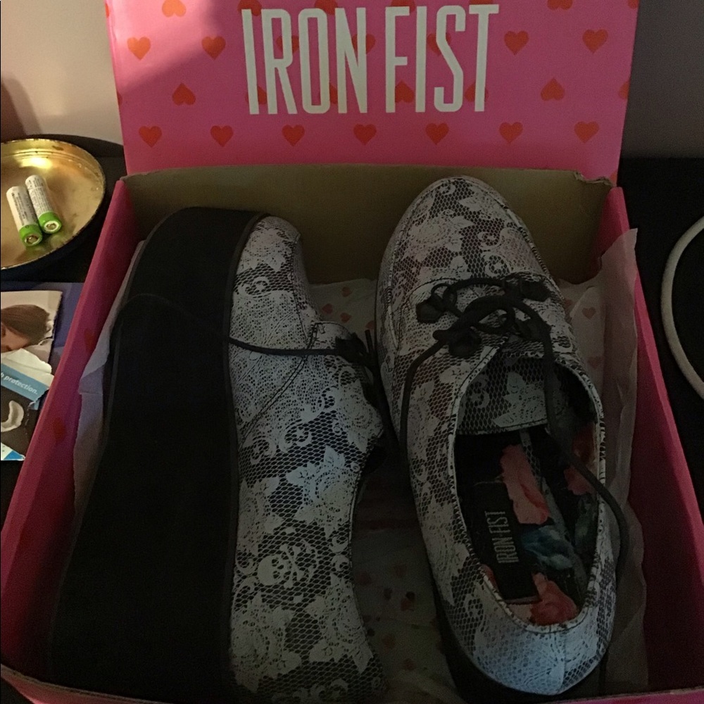 Midnight Widow Creeper by Iron Fist